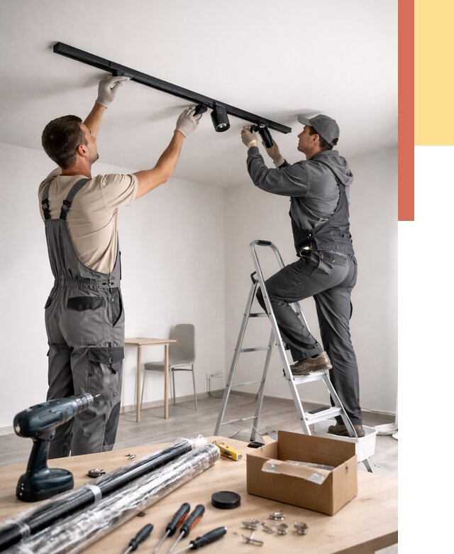 Установка трековых светильников в натяжной потолок в Солнечногорске от 4371 руб. | ОТДЕЛОЧНИК-Слн